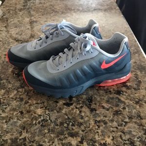 Women’s Nike sneakers